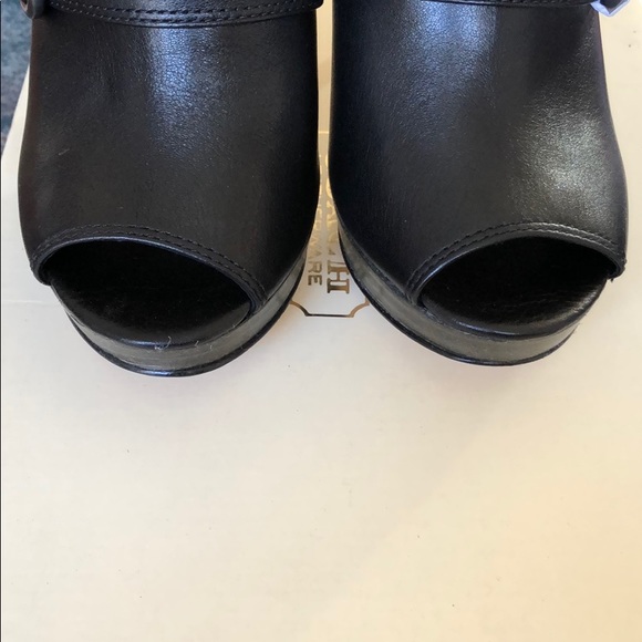 NIB COACH LEATHER HEELS - Picture 2 of 6